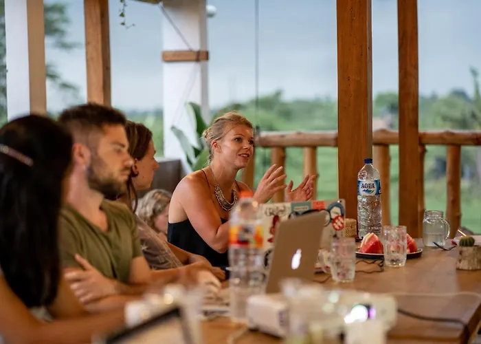 Draper Startup House For Entrepreneurs 2*
